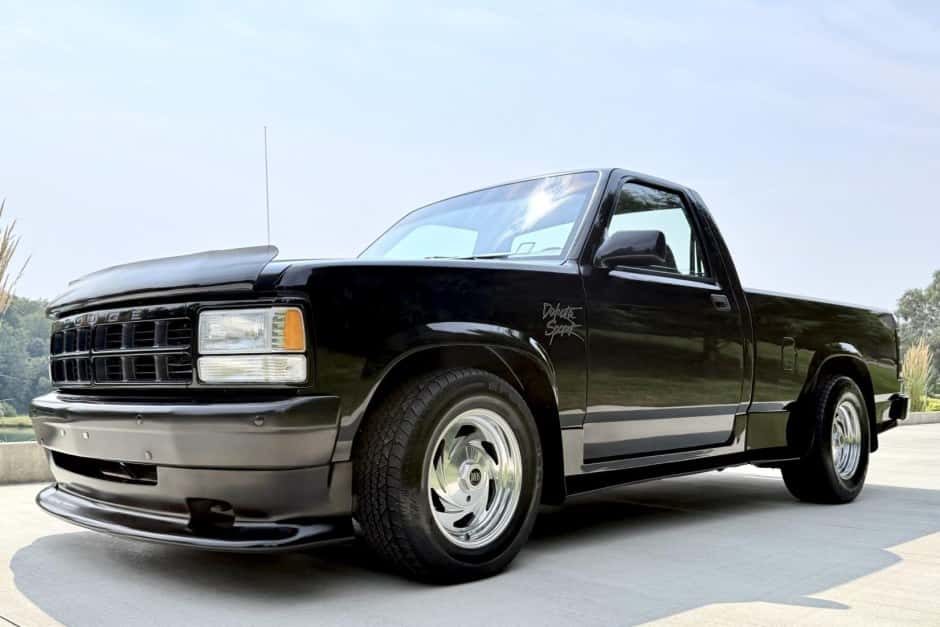 1994 Dodge Dakota (1987-1996) sold for $22,000