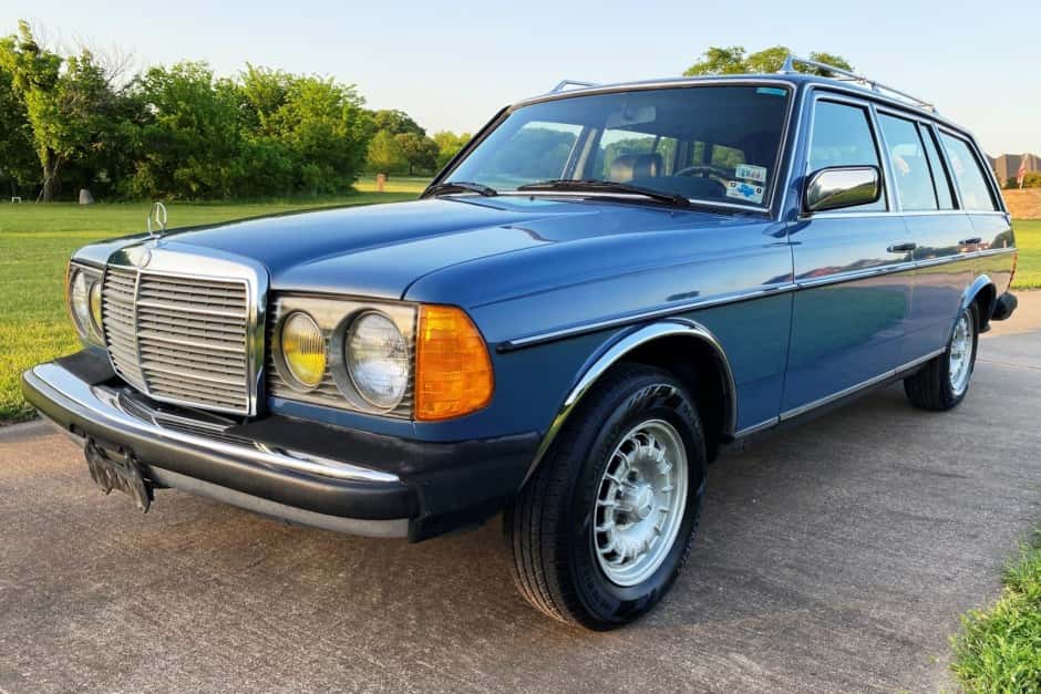1984 Mercedes-Benz W123 sold for $28,500