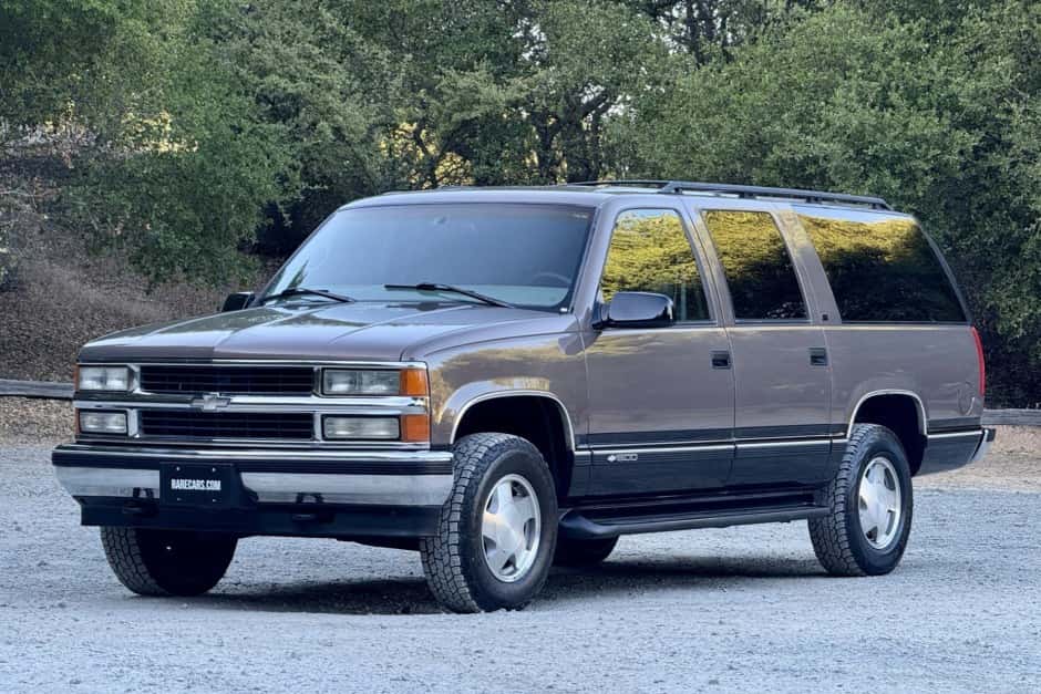 1997 Chevrolet Suburban (GMT400 1992-1999) sold for $15,375