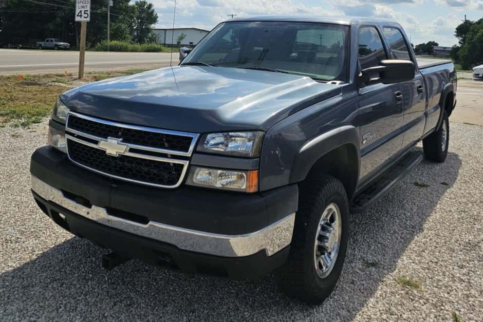 2006 Chevrolet Silverado GMT800 Heavy Duty (2000-2007) sold for $19,500