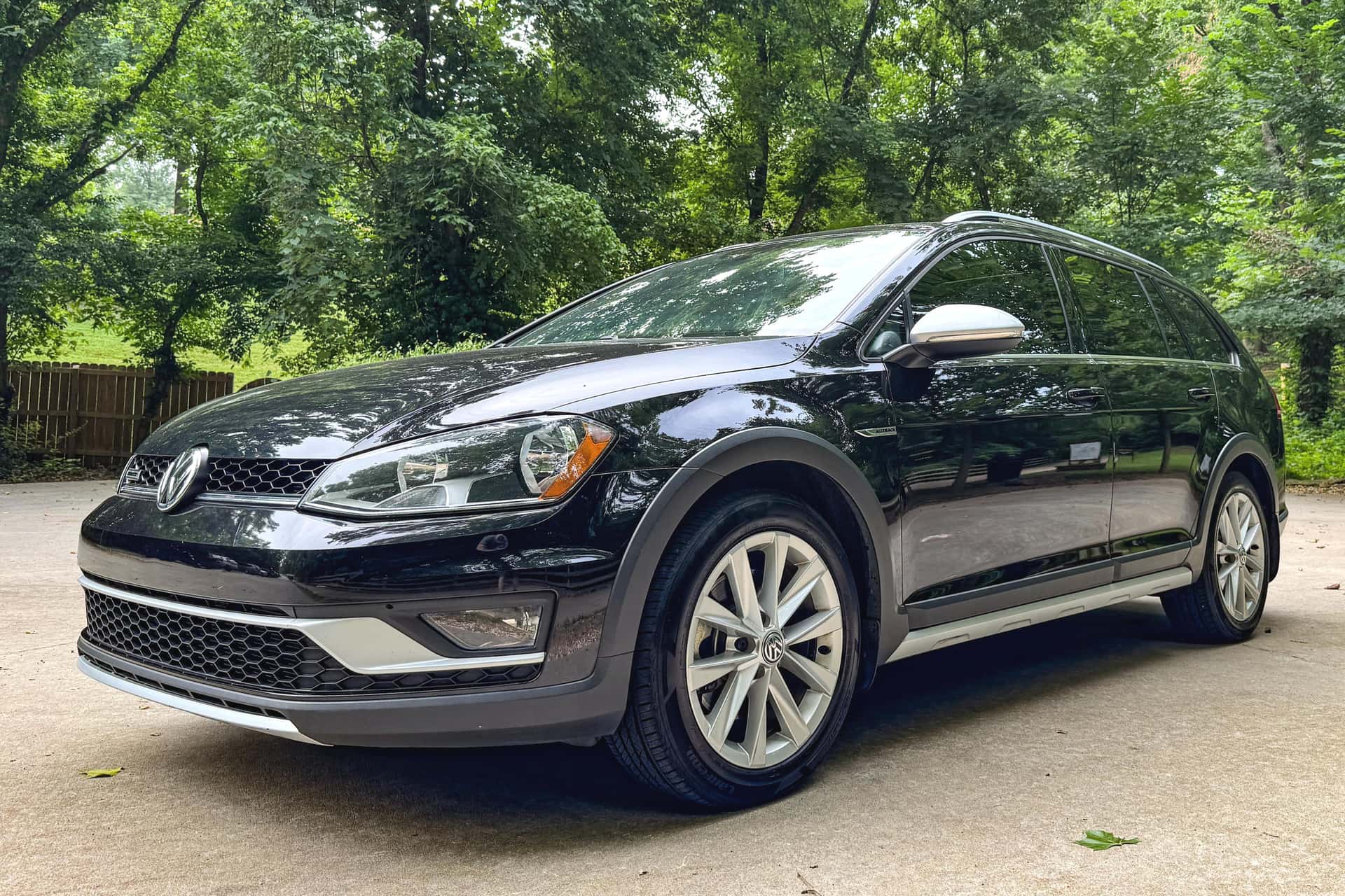 2017 Volkswagen Golf sold for $14,500