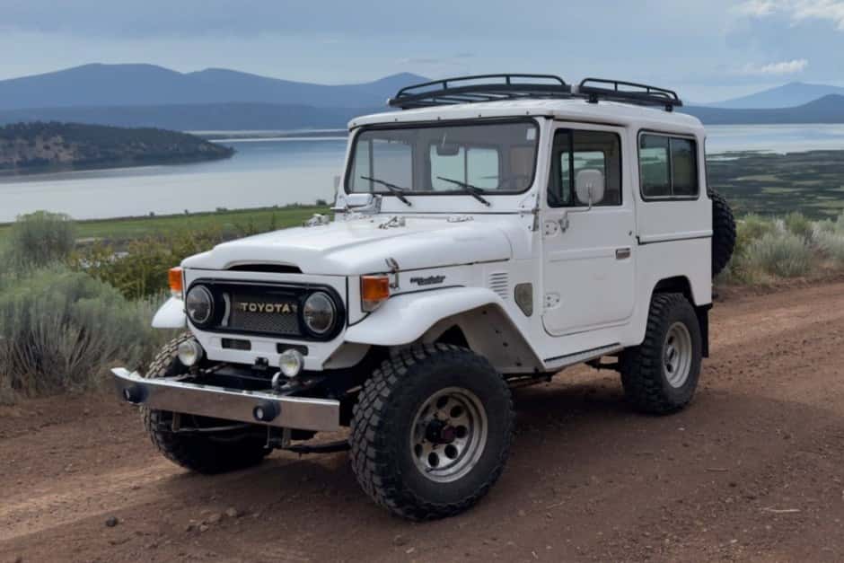 1977 Toyota Land Cruiser FJ40 sold for $20,250