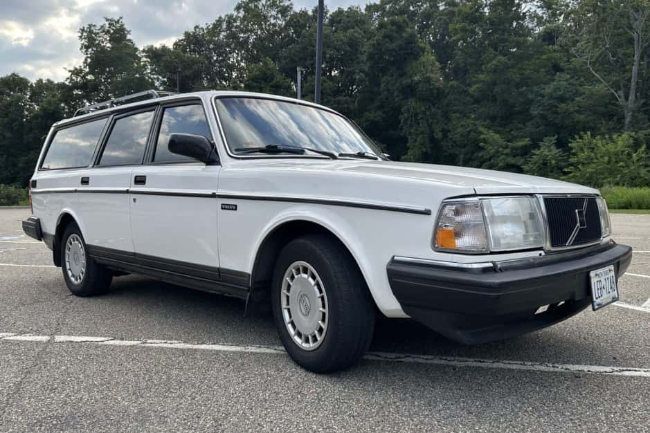 1989 Volvo 240 sold for $4,800