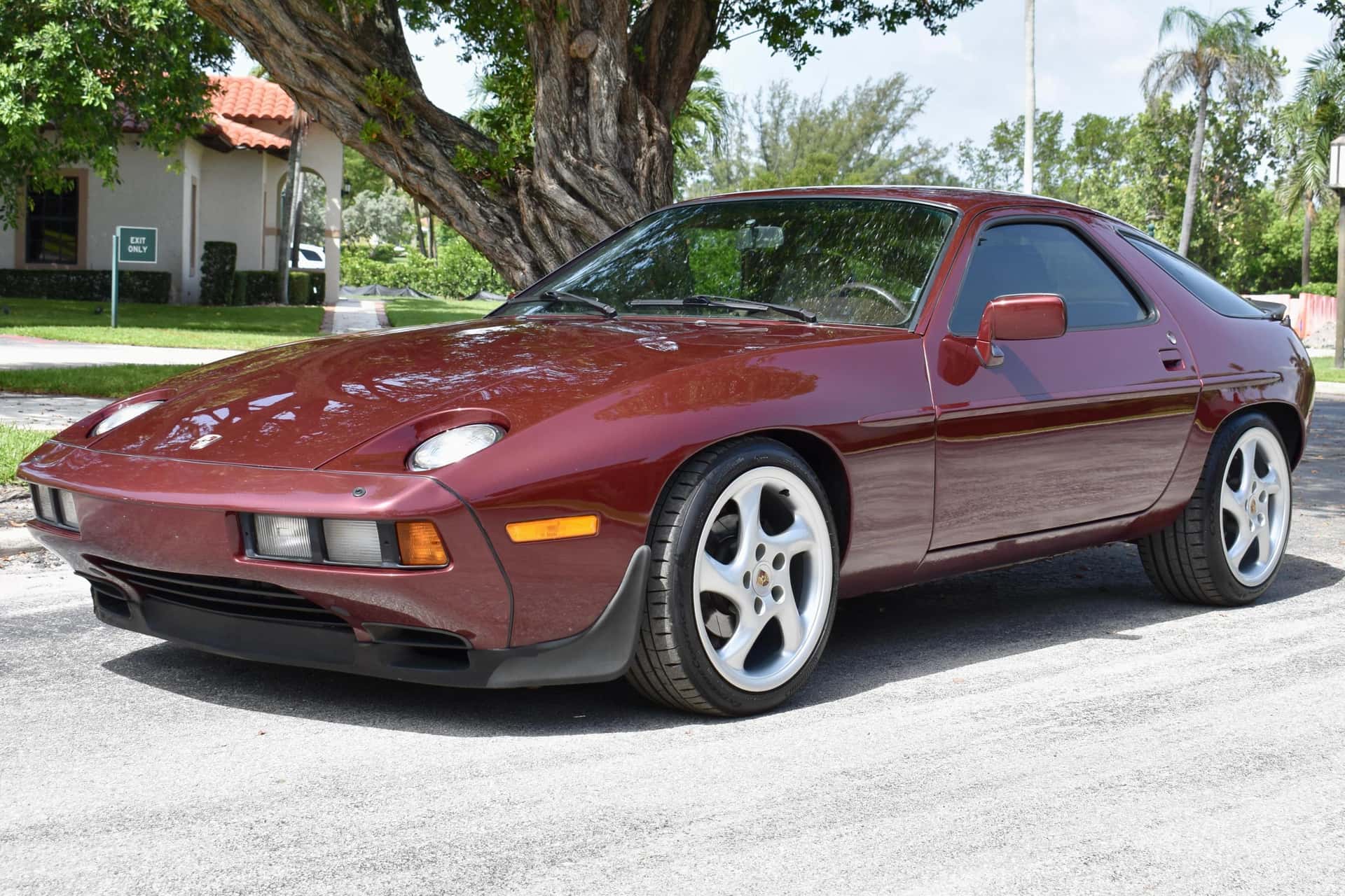 1984 Porsche 928 sold for $15,750
