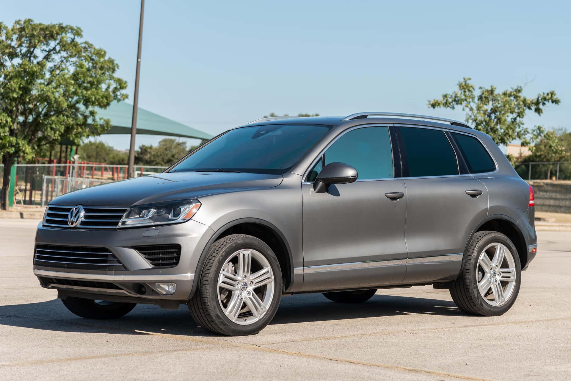 2016 Volkswagen Touareg sold for $16,000