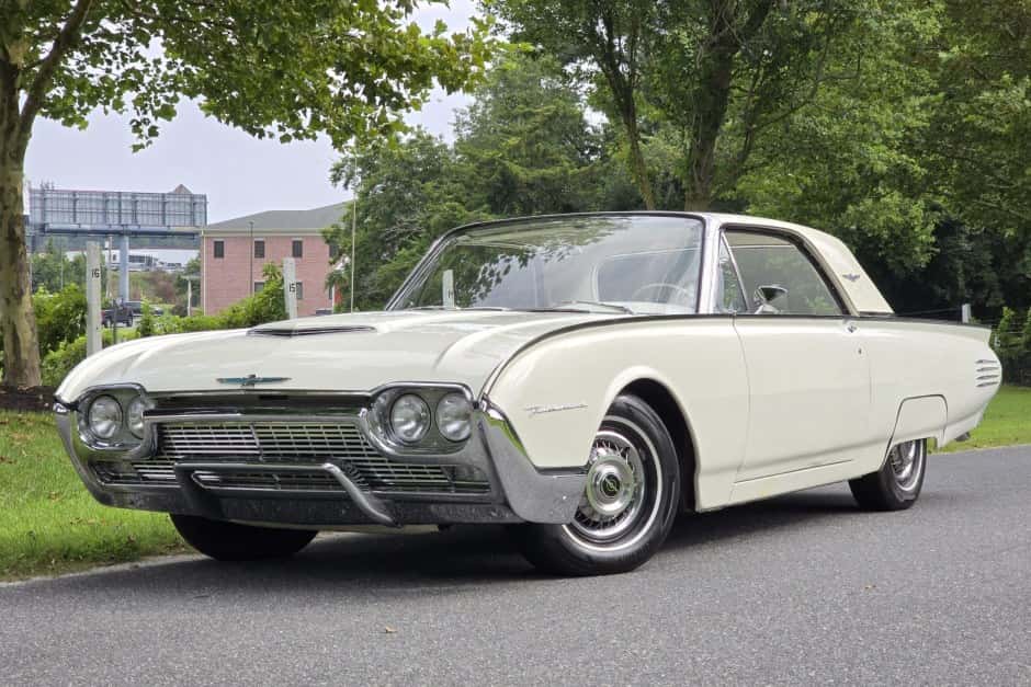 1961 Ford Thunderbird (1961-1963) sold for $9,900