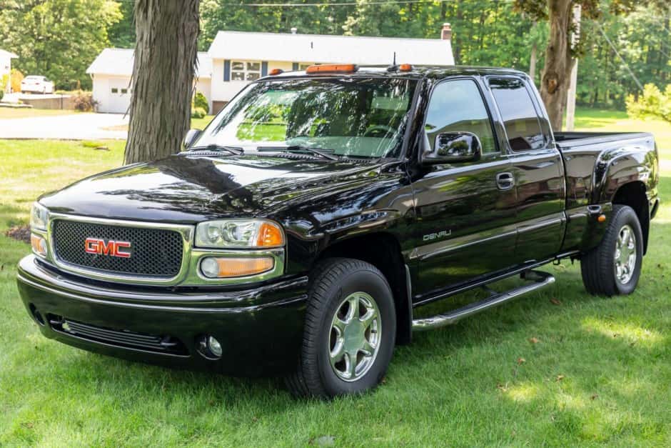 2002 GMC Sierra (GMT800 1999-2007) sold for $17,500