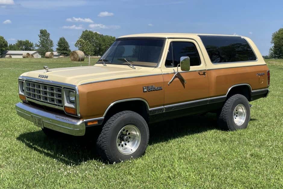 1985 Dodge Ramcharger / Plymouth Trail Duster sold for $9,600