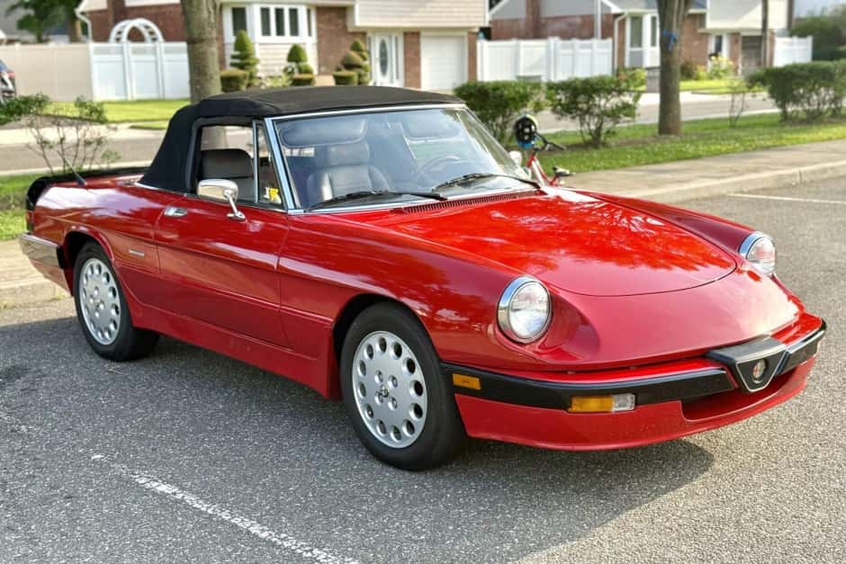 1988 Alfa Romeo 105/115 Spider Series 3 sold for $14,400