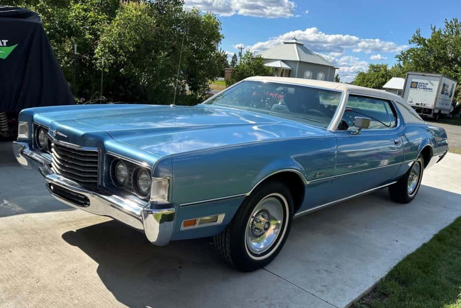 1972 Ford Thunderbird (1972-1976) sold for $7,800