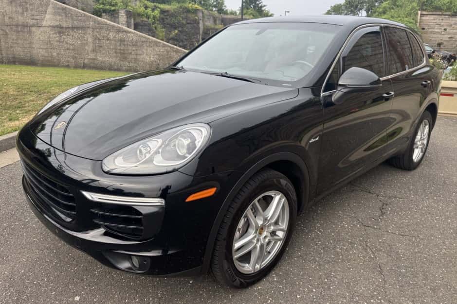 2016 Porsche 958 Cayenne (2011-2018) sold for $24,000