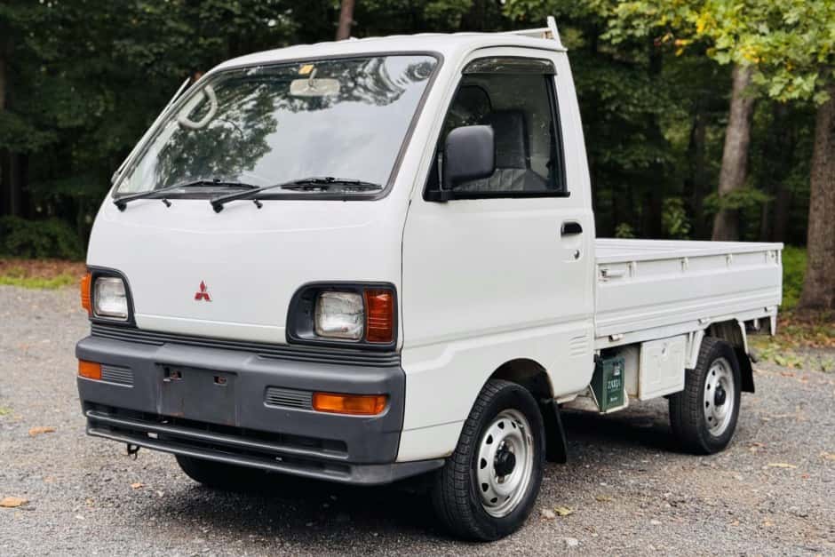 1995 Mitsubishi Minicab sold for $7,600