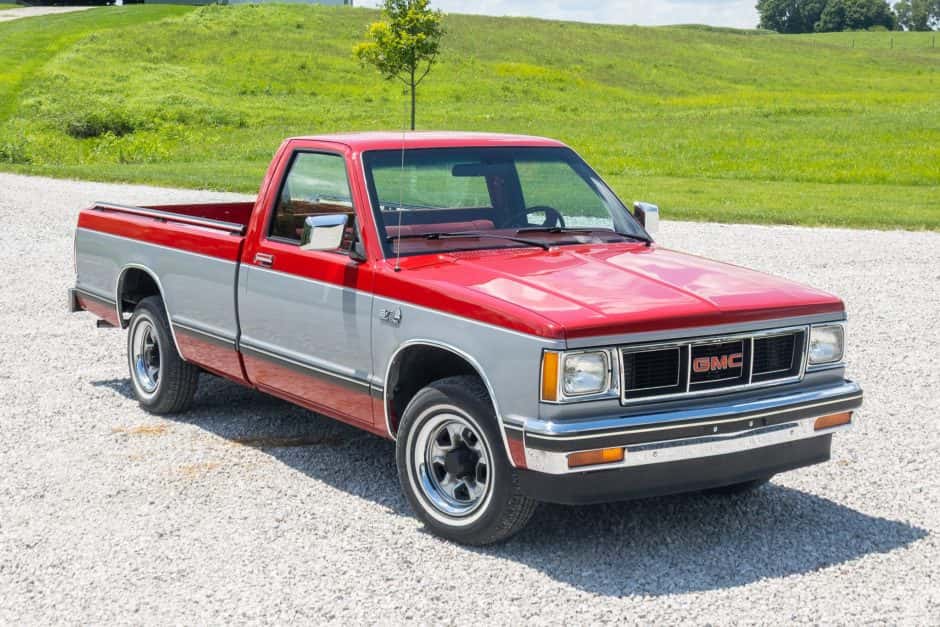 1983 GMC S-15 Sonoma (1982-1993) sold for $6,500