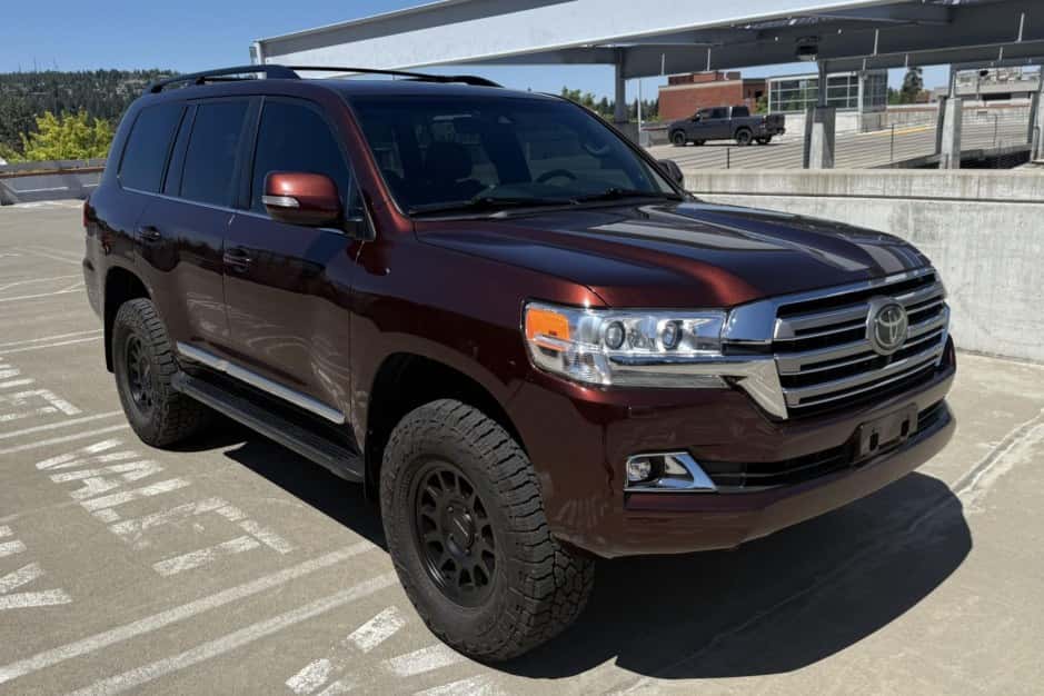 2018 Toyota Land Cruiser 200-Series sold for $54,500