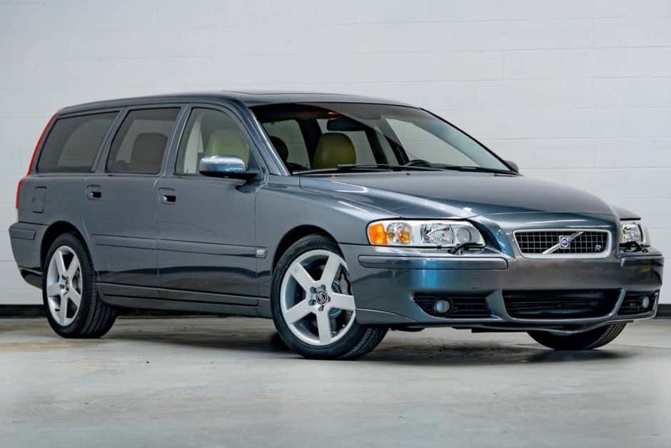 2005 Volvo V70R sold for $18,555