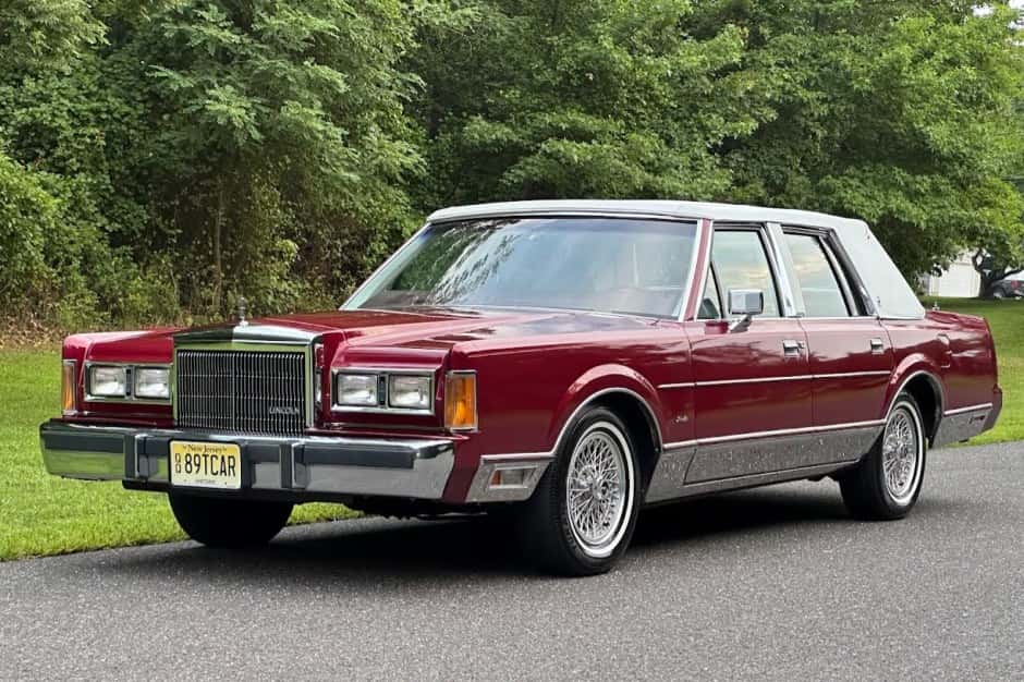 1989 Lincoln Town Car sold for $22,500