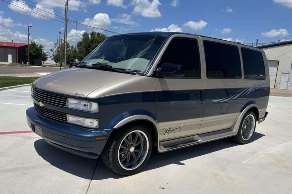 2000 Chevrolet Astro sold for $14,500