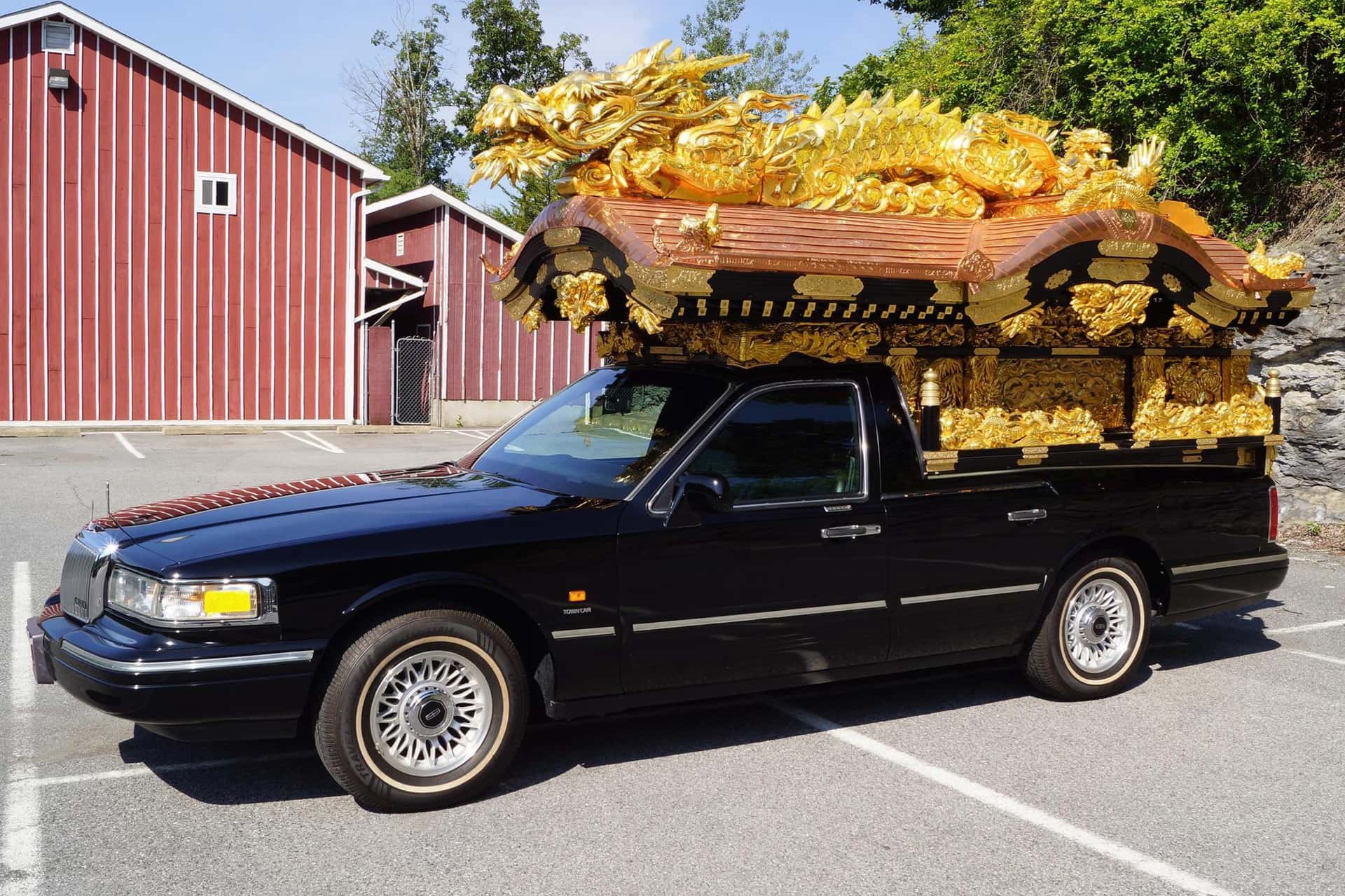 1997 Lincoln Town Car sold for $5,600