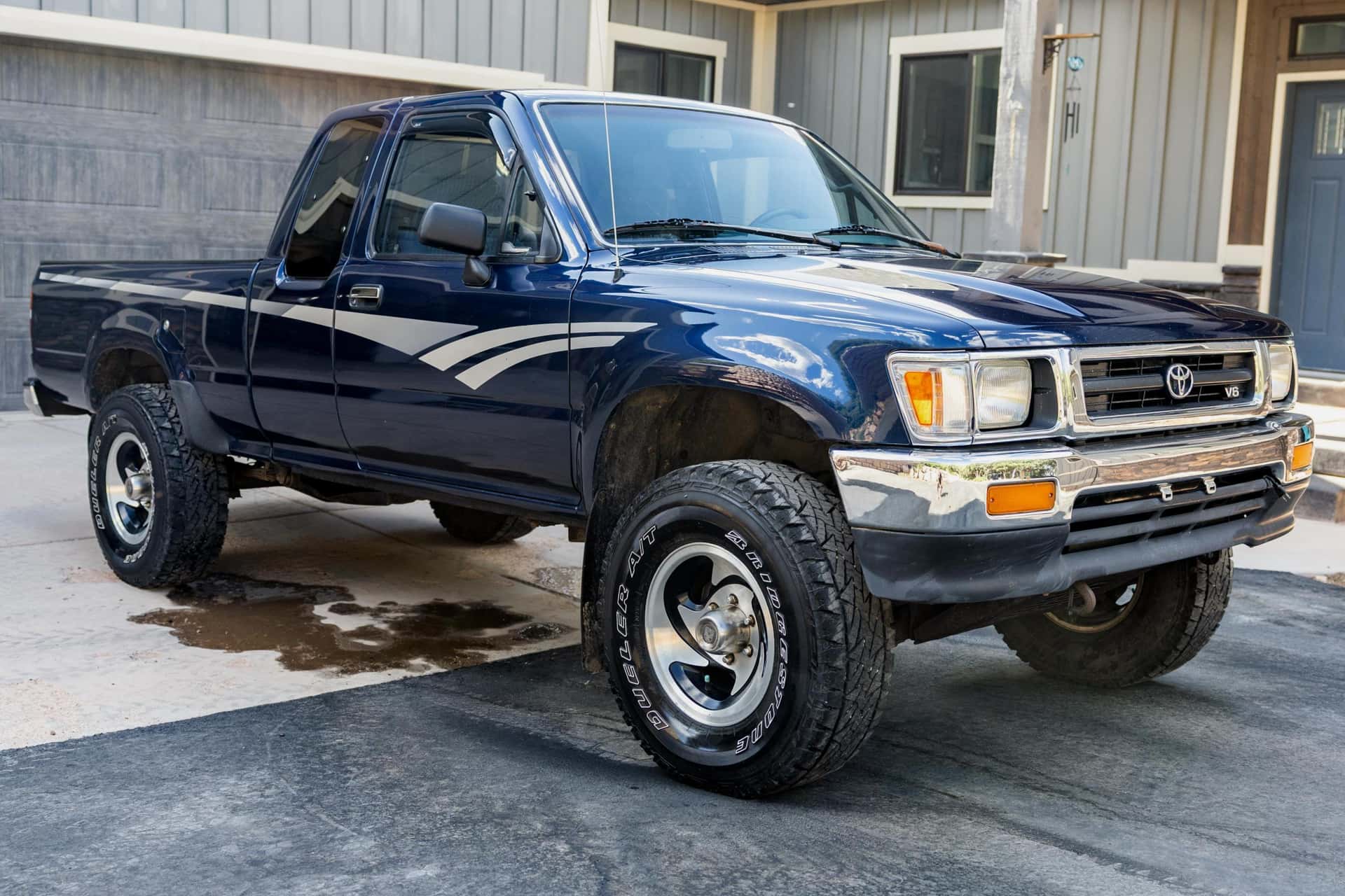 1992 Toyota Pickup sold for $11,388