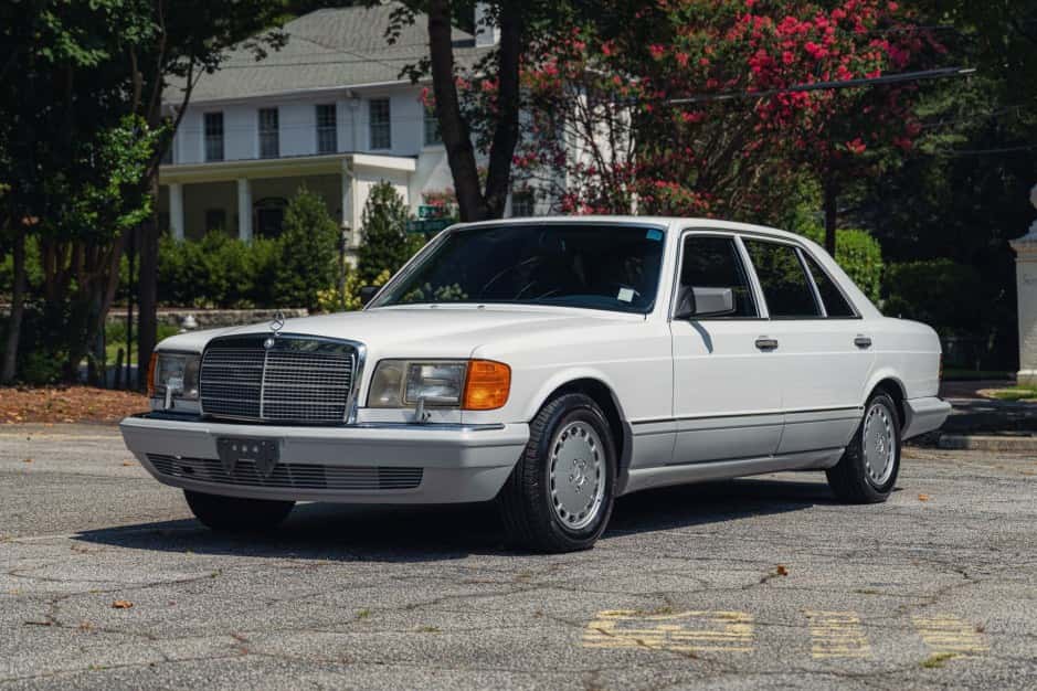 1991 Mercedes-Benz W126 S-Class sold for $12,500