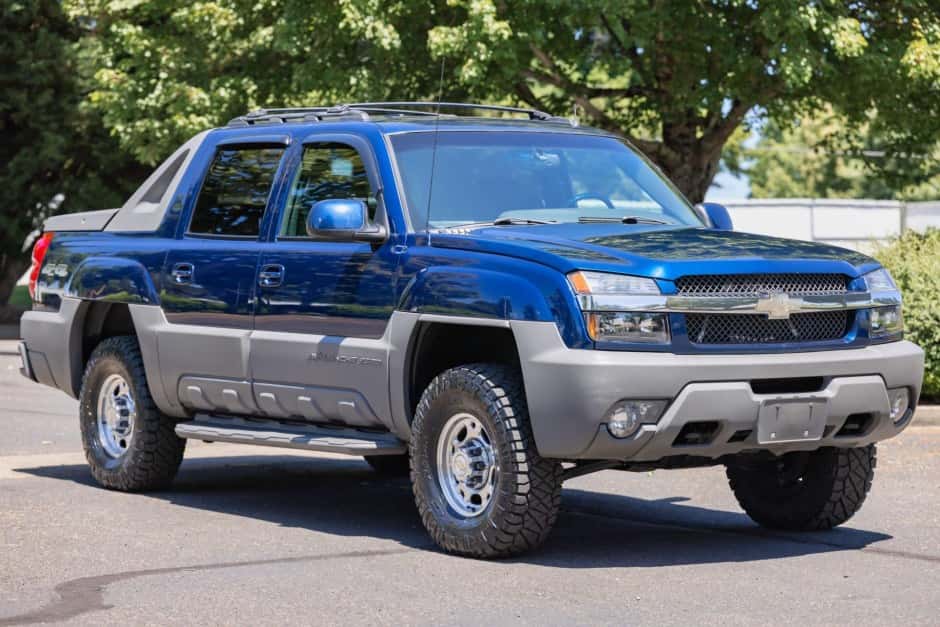 2002 Chevrolet Avalanche sold for $12,100