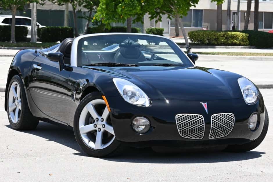 2006 Pontiac Solstice sold for $8,207
