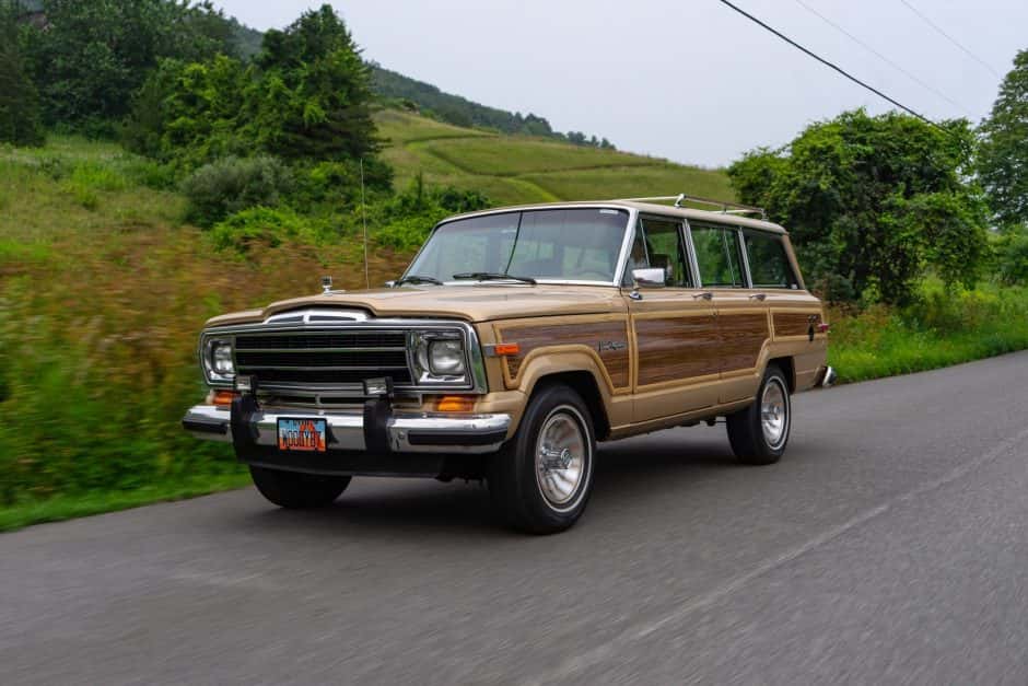 1987 Jeep SJ Grand Wagoneer sold for $31,250