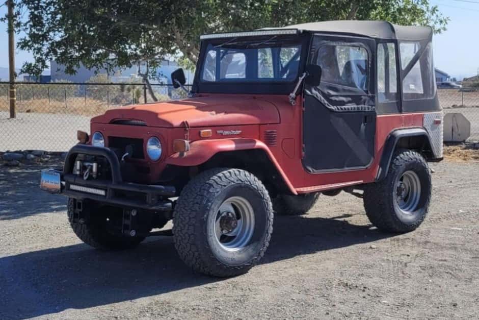 1974 Toyota Land Cruiser FJ40 sold for $7,500