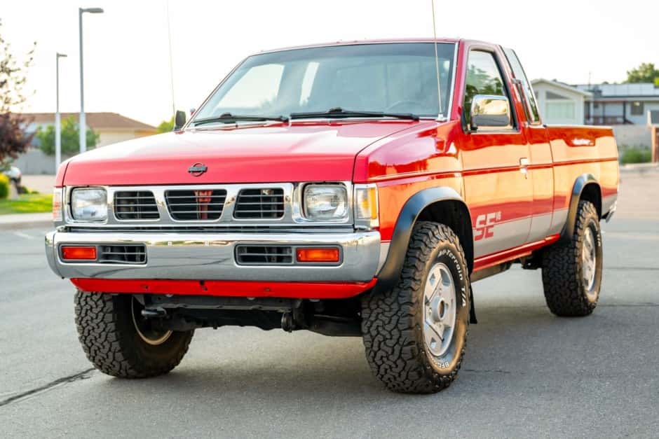 1993 Nissan Pickup sold for $11,300