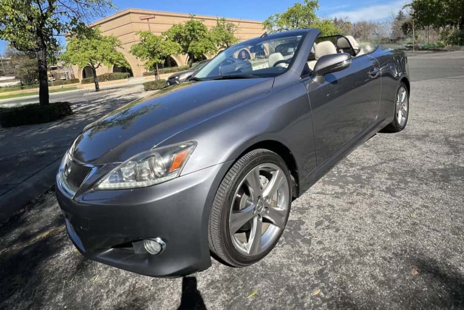 2015 Lexus IS sold for $18,011