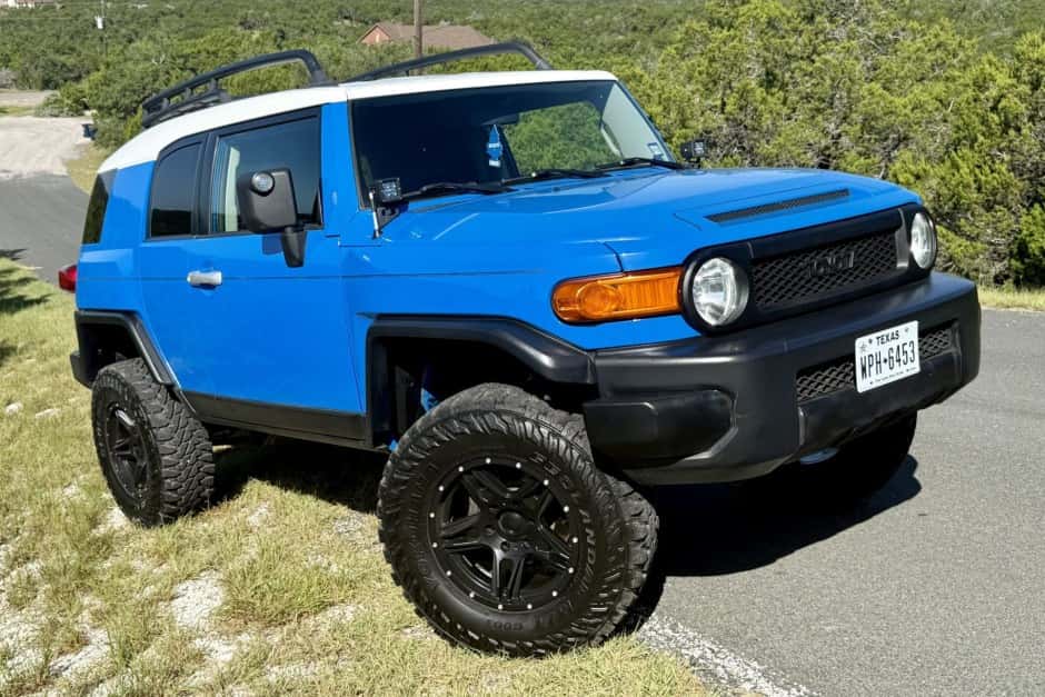 2007 Toyota FJ Cruiser sold for $19,750