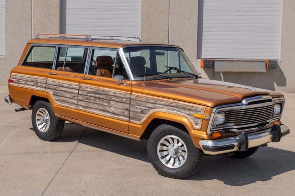 1985 Jeep SJ Grand Wagoneer sold for $7,100