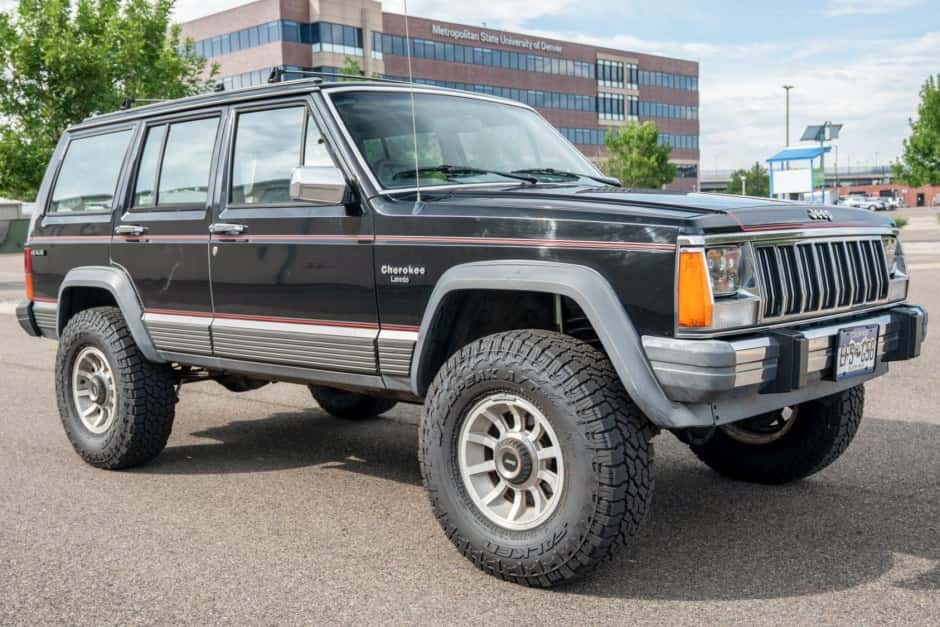 1989 Jeep XJ Cherokee sold for $6,665