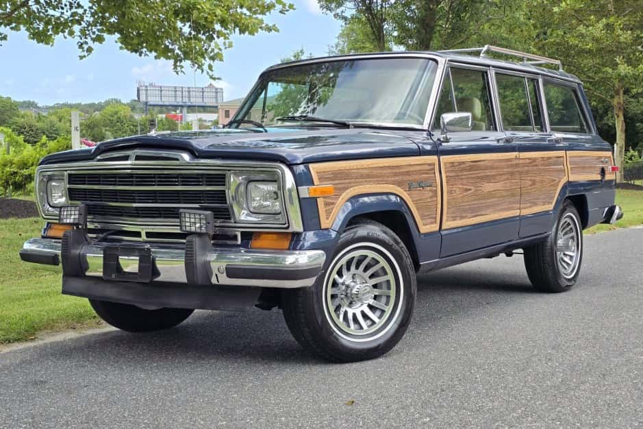 1989 Jeep SJ Grand Wagoneer sold for $32,500