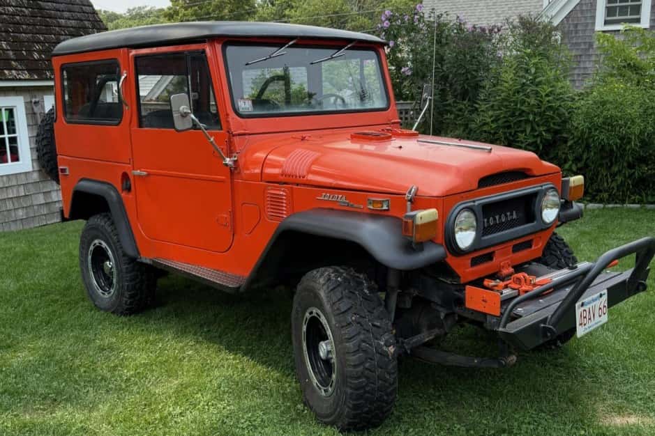 1971 Toyota Land Cruiser FJ40 sold for $17,500