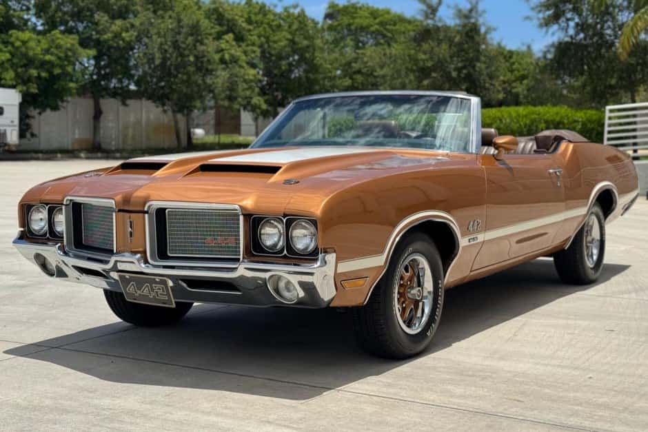 1972 Oldsmobile Cutlass sold for $46,500