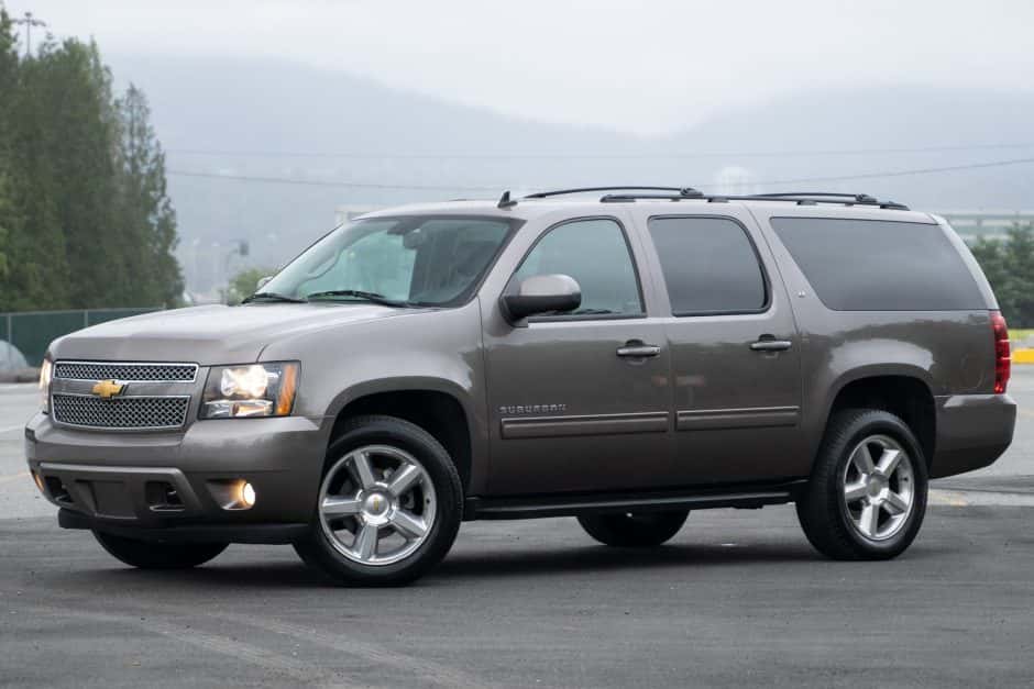2013 Chevrolet Suburban (GMT900 2007-2014) sold for $17,500