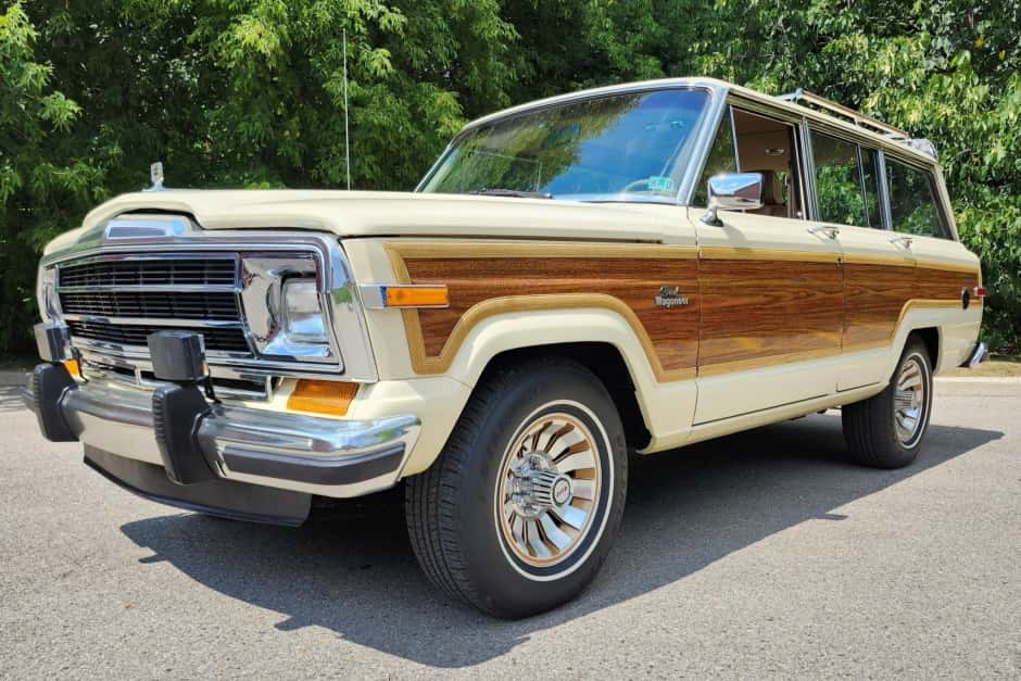 1986 Jeep SJ Grand Wagoneer sold for $27,000