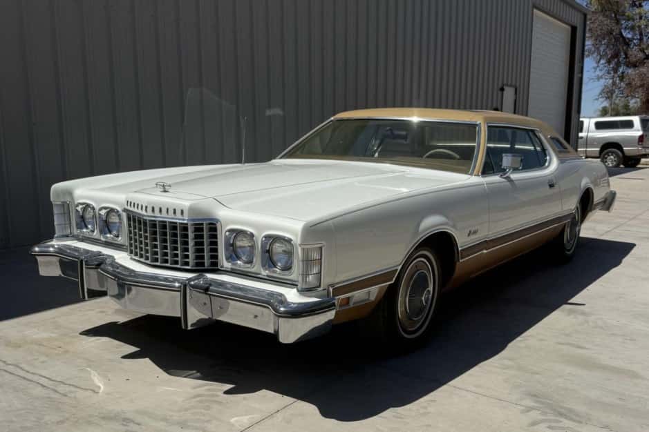 1974 Ford Thunderbird (1972-1976) sold for $5,500