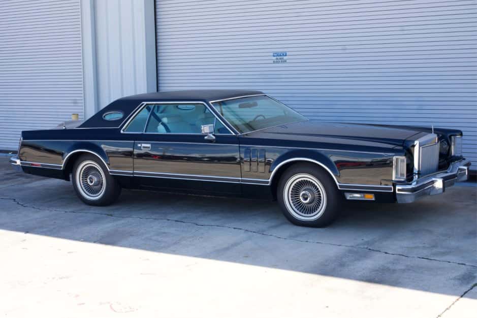 1977 Lincoln Continental Mark V (1977-1979) sold for $19,250
