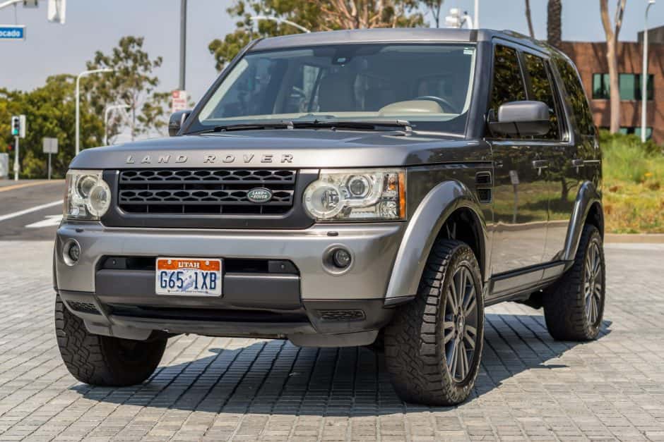 2011 Land Rover LR4 sold for $5,550