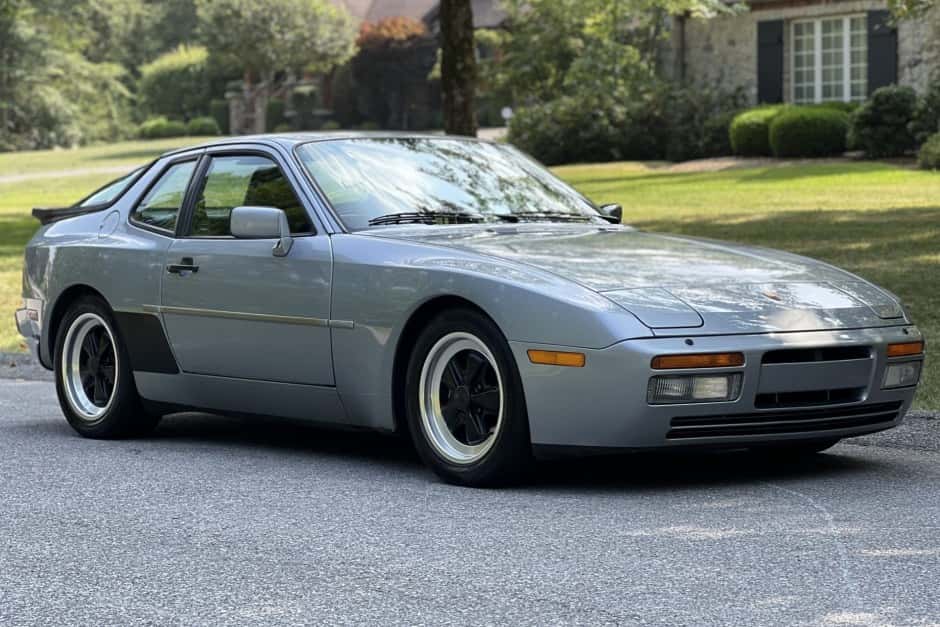 1986 Porsche 944 Turbo sold for $30,944