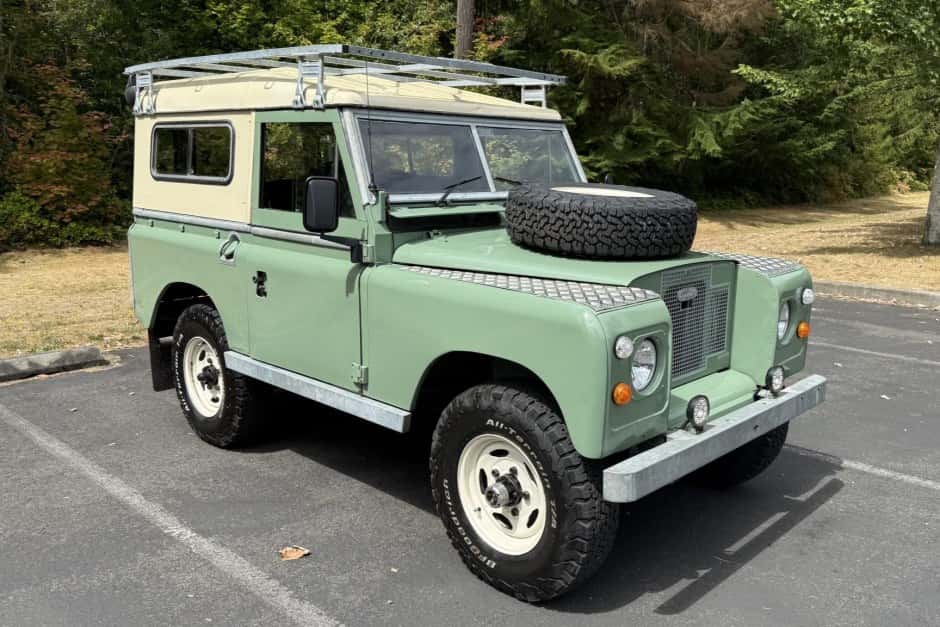 1974 Land Rover Series 88 sold for $18,250