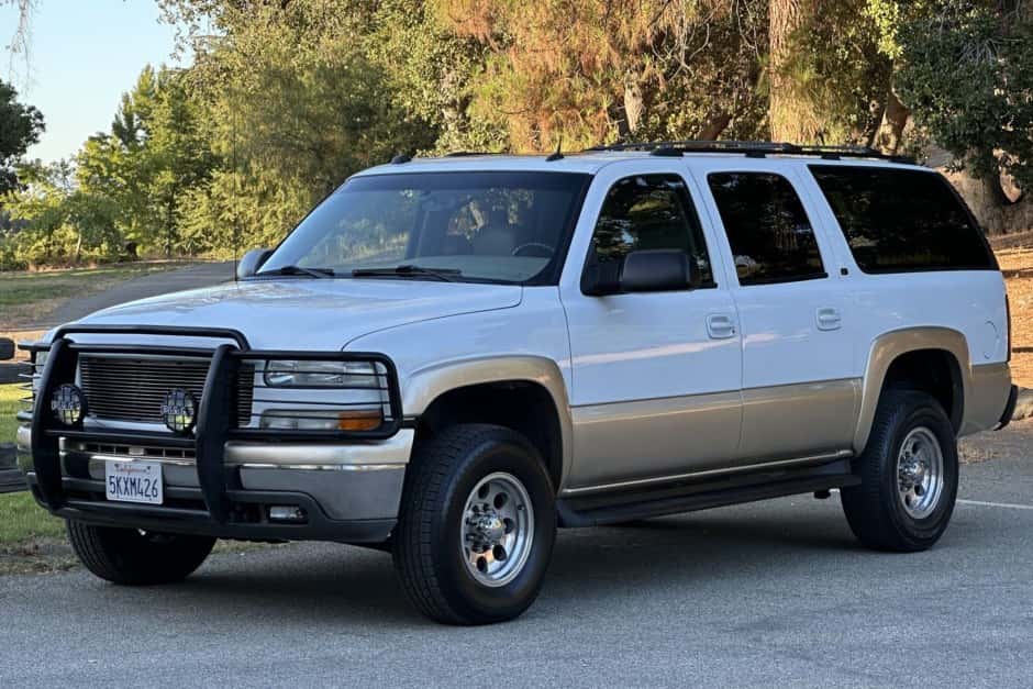 2005 Chevrolet Suburban (GMT800 2000-2006) sold for $14,760