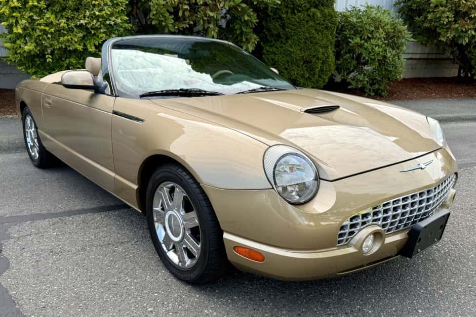 2005 Ford Thunderbird (2002-2005) sold for $9,400