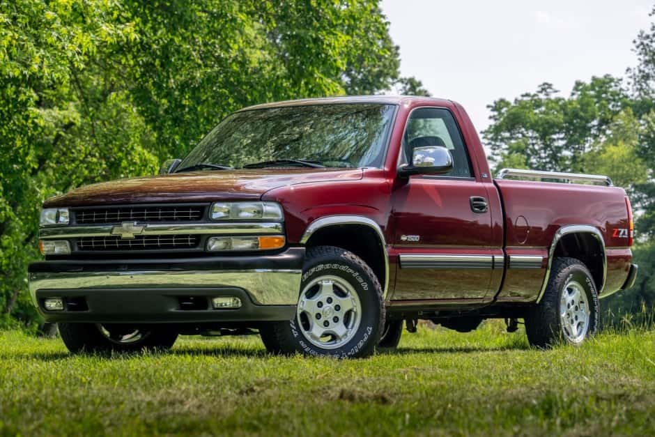 2002 Chevrolet Silverado GMT800 (1999-2007) sold for $28,750
