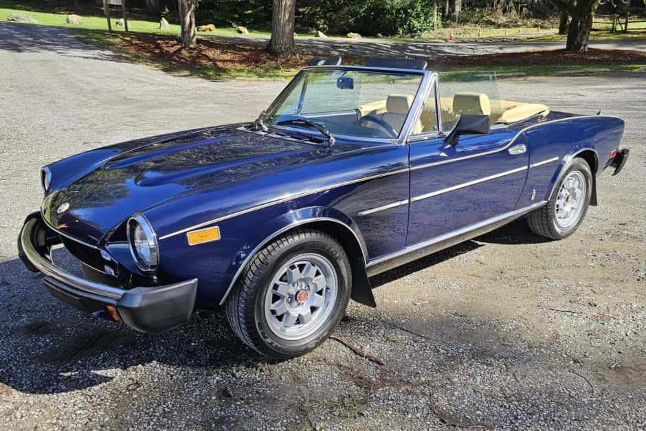 1980 Fiat 124 Spider (1966-1985) sold for $7,400