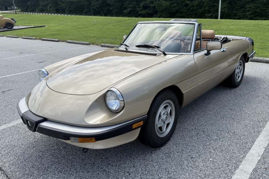 1986 Alfa Romeo 105/115 Spider Series 3 sold for $9,100