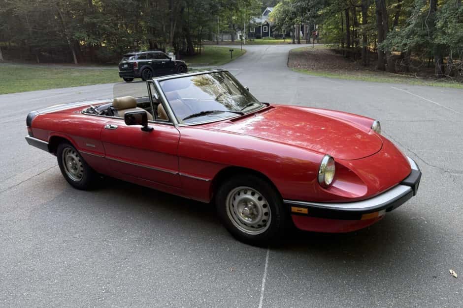 1987 Alfa Romeo 105/115 Spider Series 3 sold for $5,200