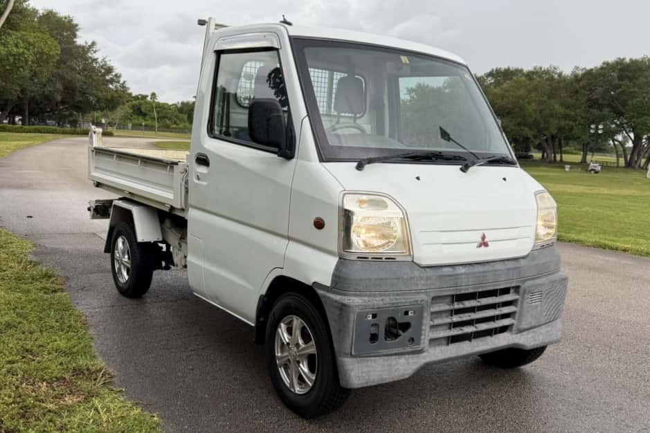 1999 Mitsubishi Minicab sold for $6,766